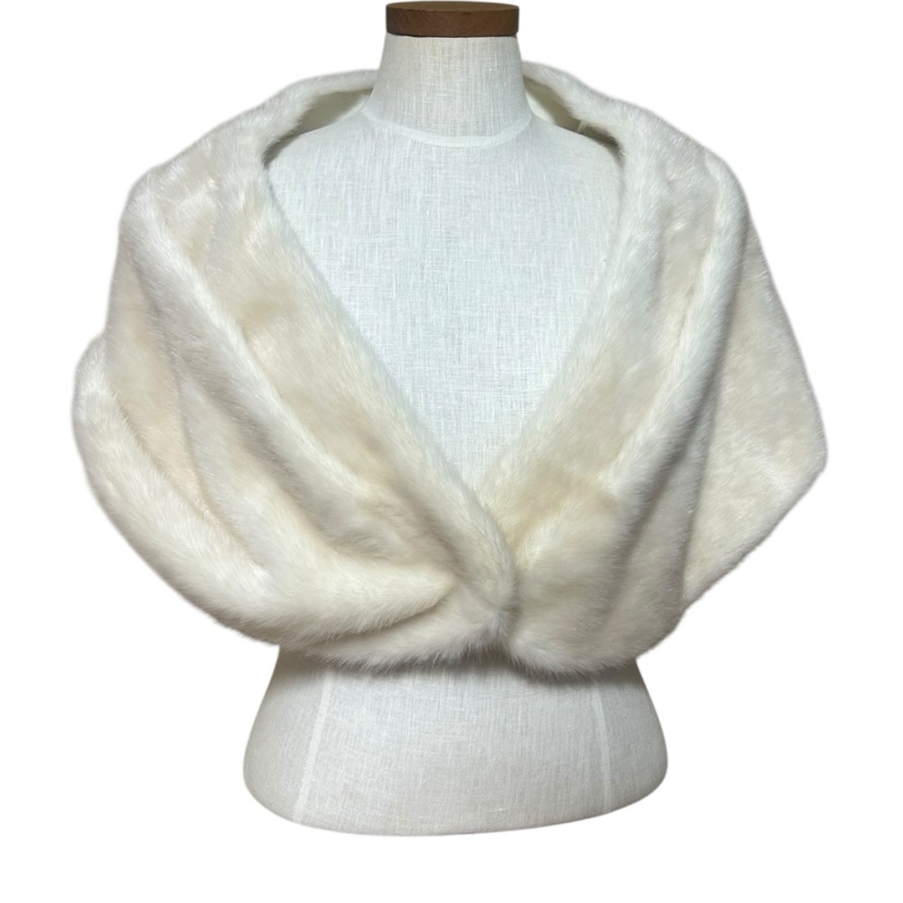 Eliza J faux fur off white shawl wrap off shoulder large XL